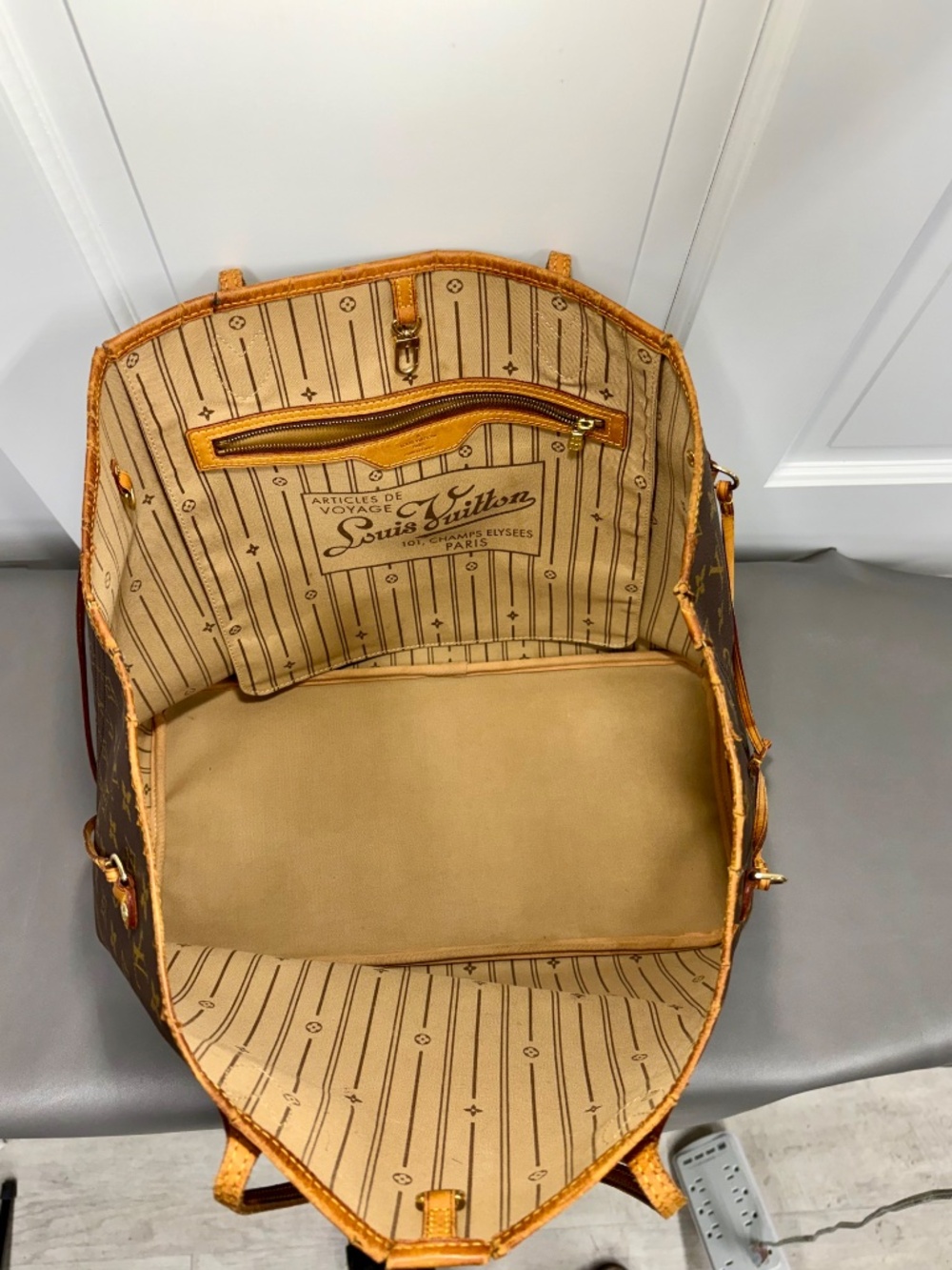 Louis Vuitton Monogram Neverfull GM - Picture 7 of 14